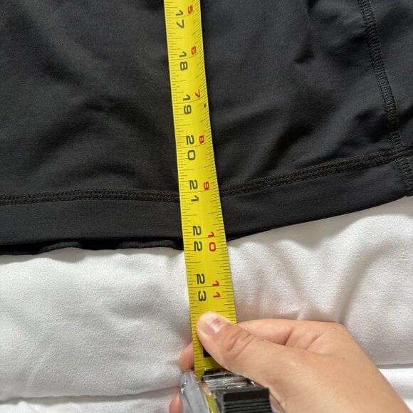 Lululemon Womens Size 8 Sculpting Workout Tank Top Black Built In Bra Yoga - Picture 3 of 6